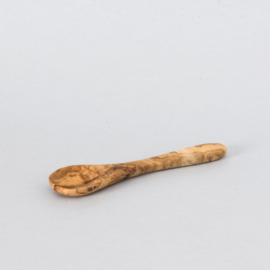Petite cuillère en bois d'olivier sculptée à la main, avec de nombreuses veines