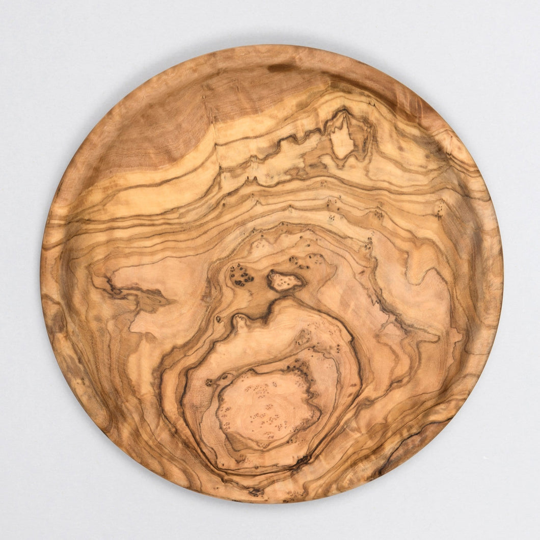 Grande assiette en bois d'olivier avec de nombreuses veines, sculptée à la main 